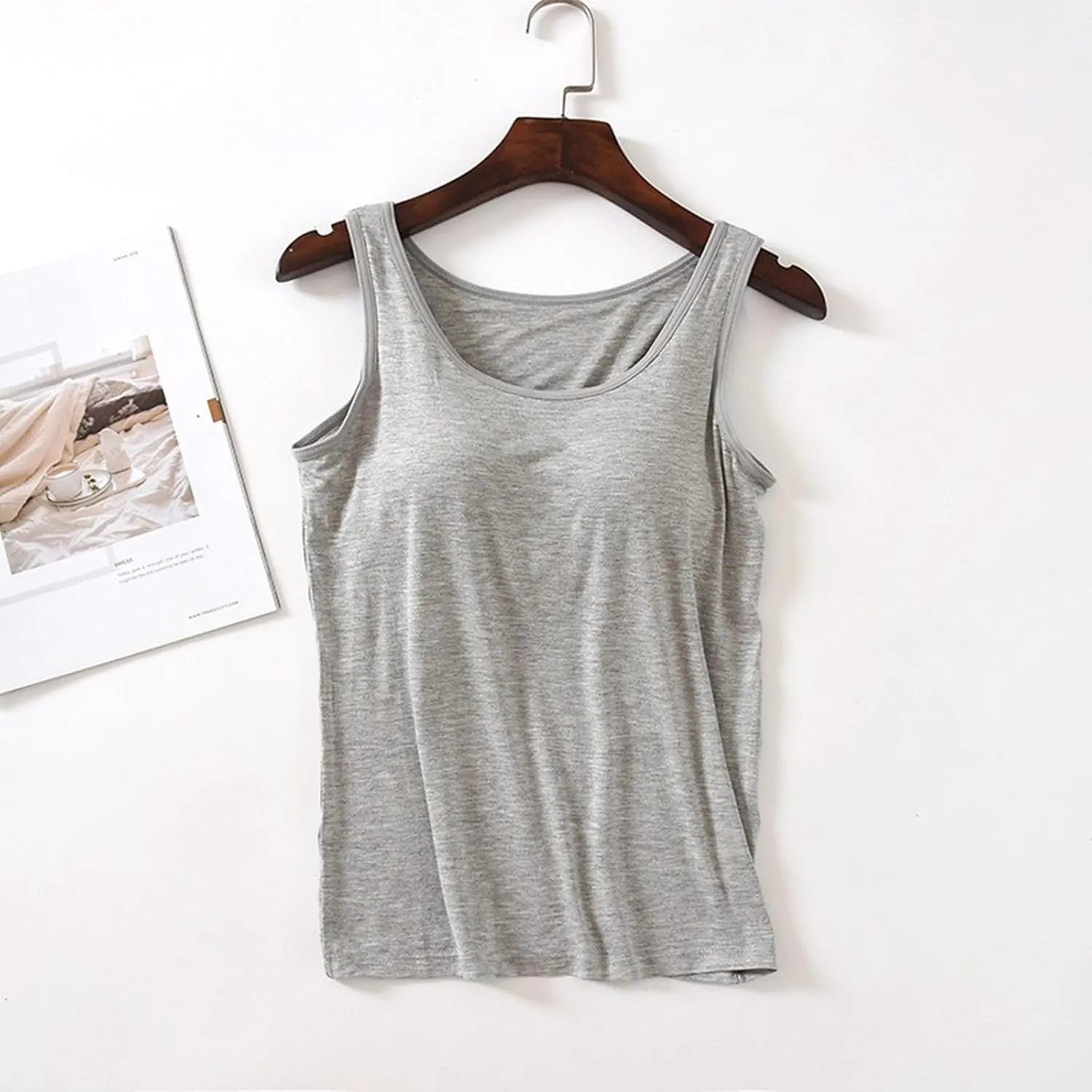 Camisole Tops for Women Built in Bra Spaghetti Strap Workout Yoga Shirts Basic Padded Tank Tops 2025 Summer Clothes